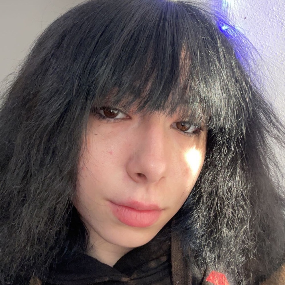 Meet your Posher, Hails